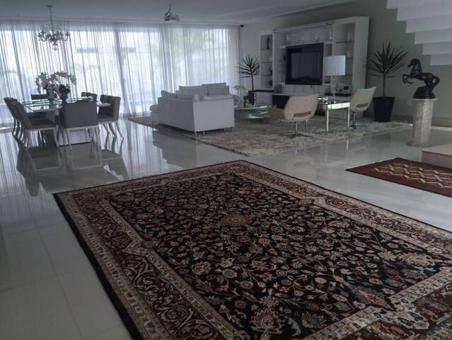 Luxury House in Condominium | 5 suites in Barra! gallery image 4