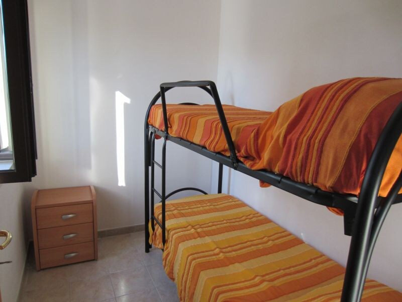 petite chambre avec lit superposé