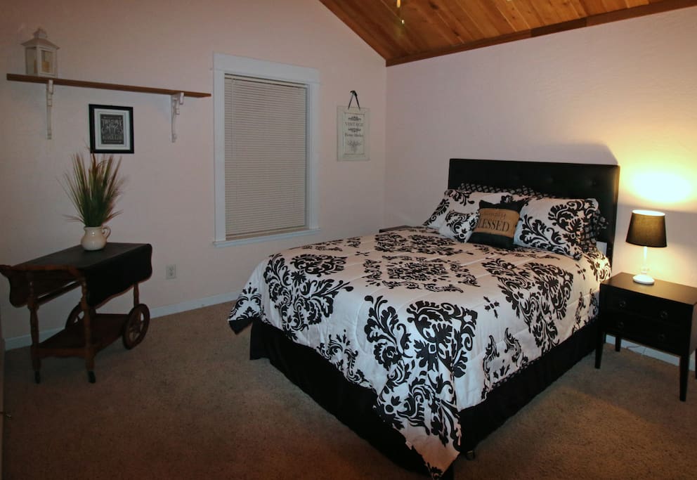 Queen bed across from second full bath.