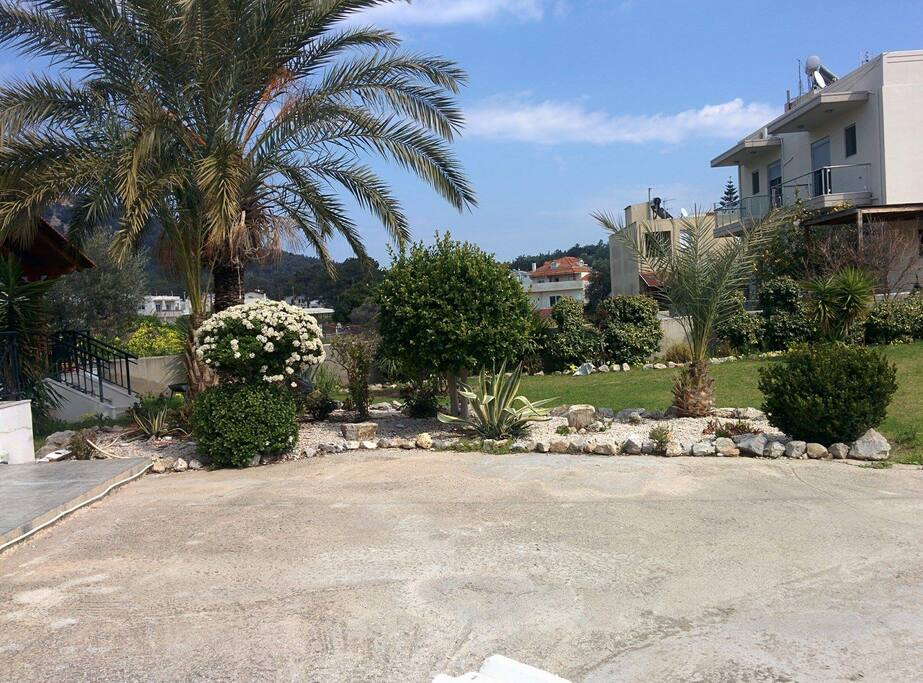 GARDEN OF APARTMENT