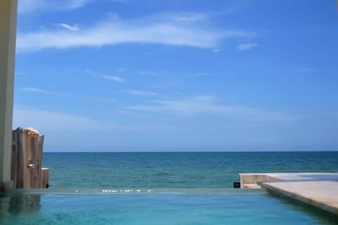 Beachfront Unique Apartment~ 2bedroom/2bath