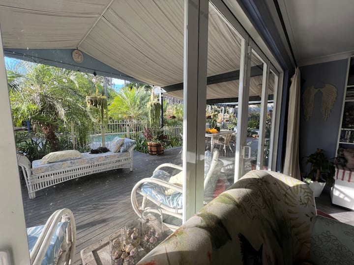 Family 3-bedroom Oasis With Pool & Spa - 뉴캐슬