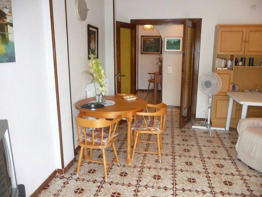 Das Wohnzimmer || El menjador