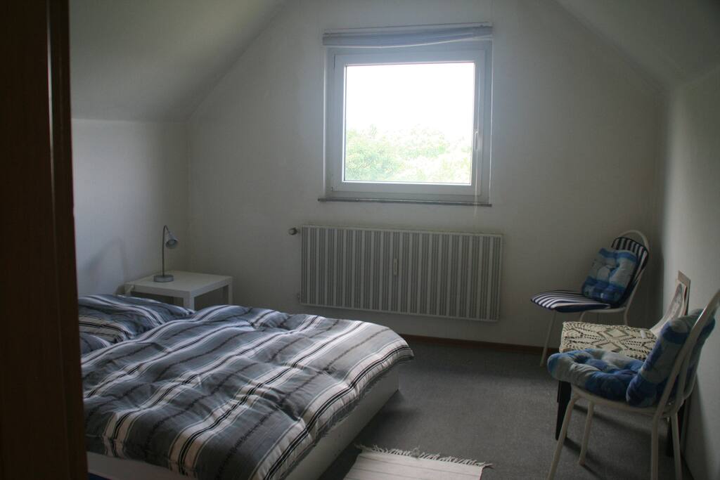Schlafzimmer mit 2 Einzelbetten