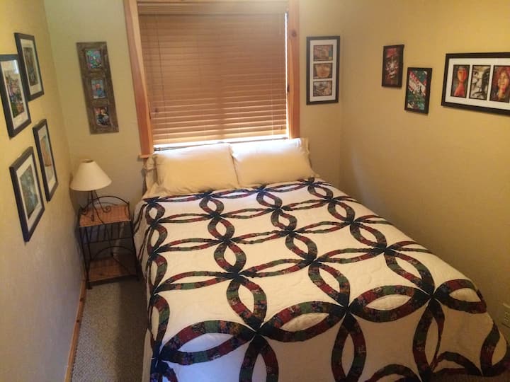 Valparaiso Bedroom with Double Bed on 2nd level.