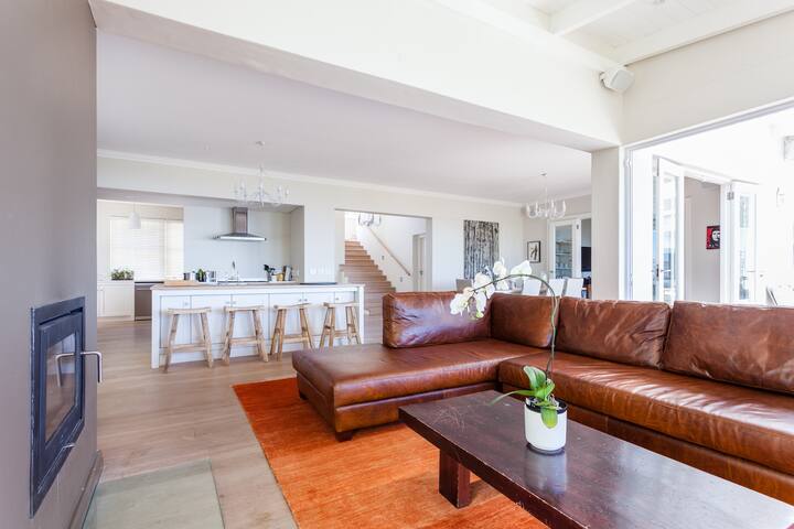 Comrie Villa gallery image 3