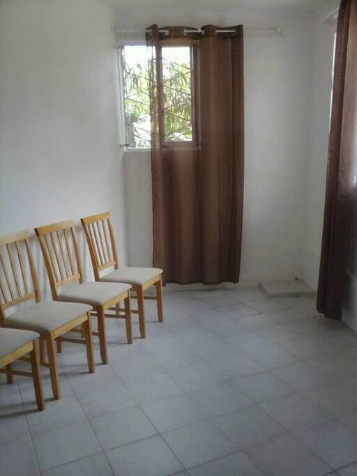 Salle à Manger (au rez-de-chaussée)