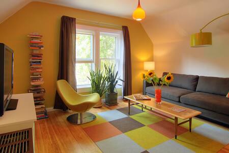 Heart of Boulder - Victorian Apt.