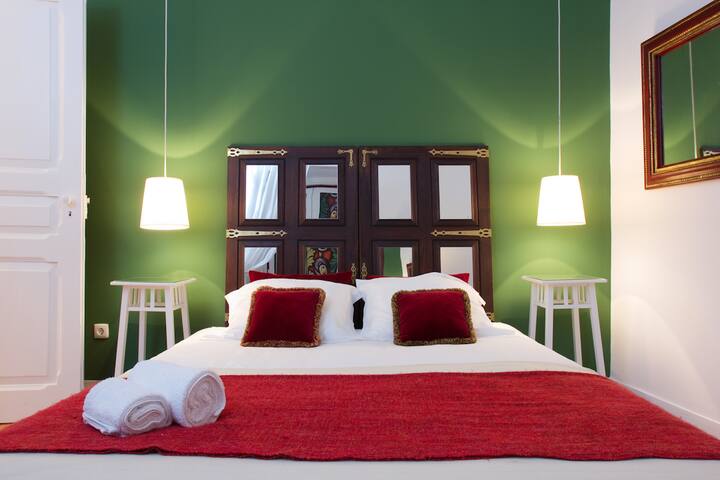 2 bedroom apartment in Lisbon with garden view