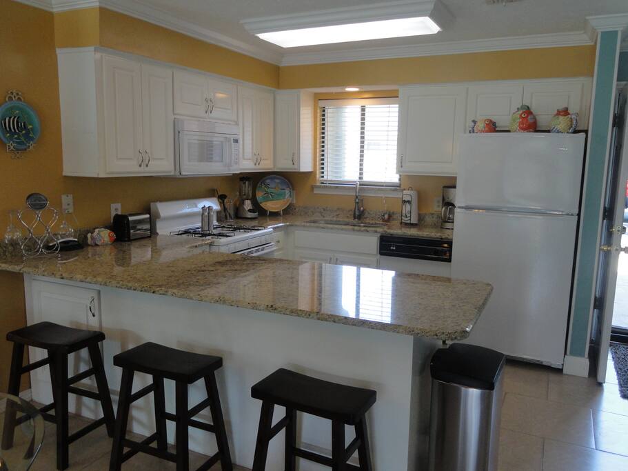 Fully stocked kitchen with new granite countertops