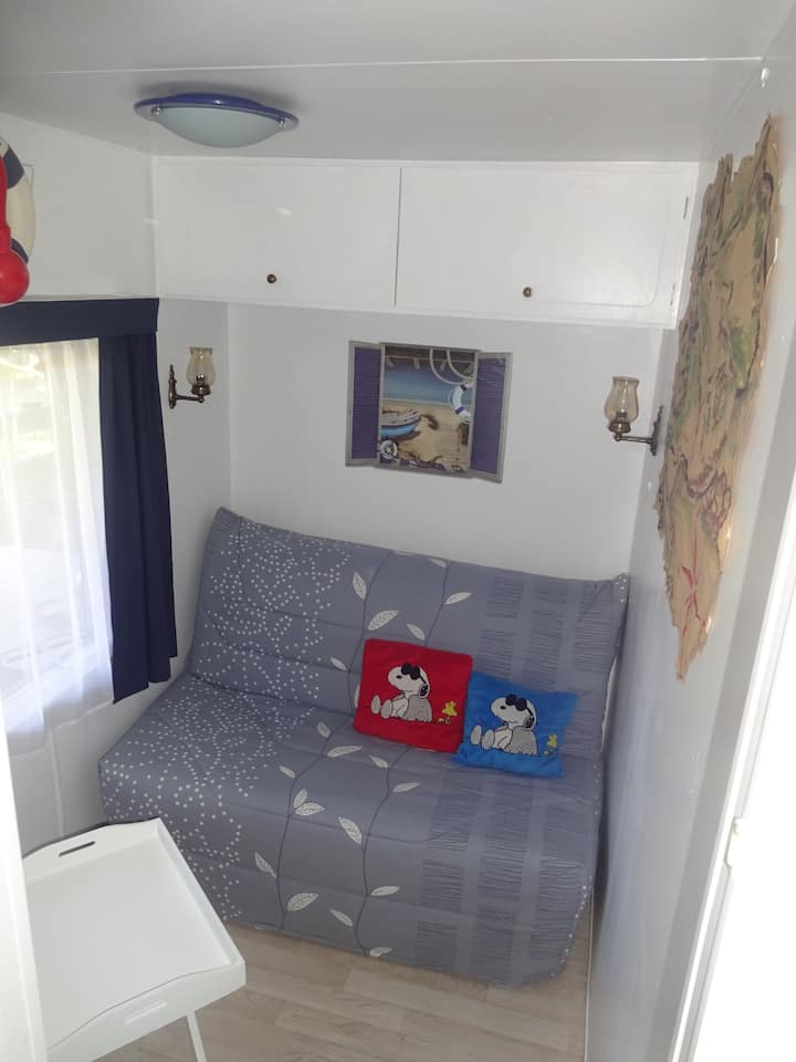 2. soba sa sofom na razvlačenje