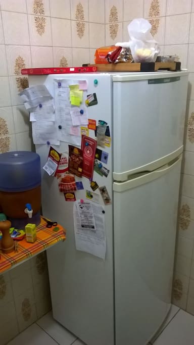 Cozinha, toda equipada, que pode ser usada pelos hóspedes.