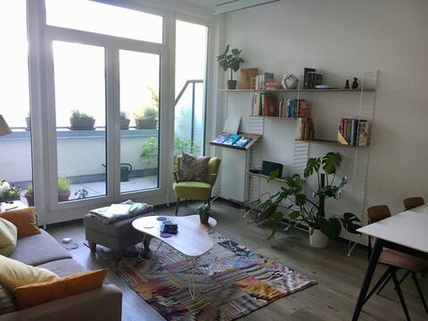 Erfolgreiche Airbnb-Immobilie: Apartment with terrace between Schanze & St. Pauli in St. Pauli