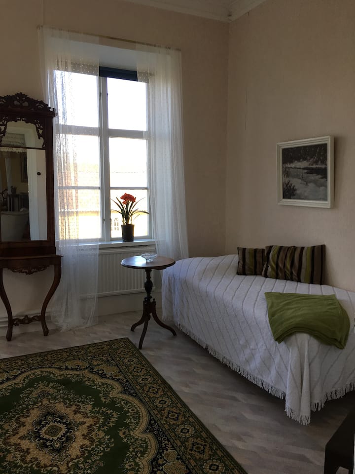 Საძინებელი ორი საწოლით