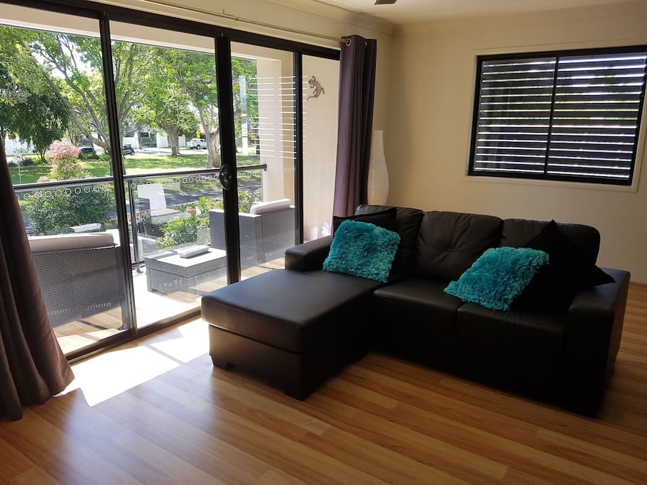 personal lounge and balcony with seating ive looking a park