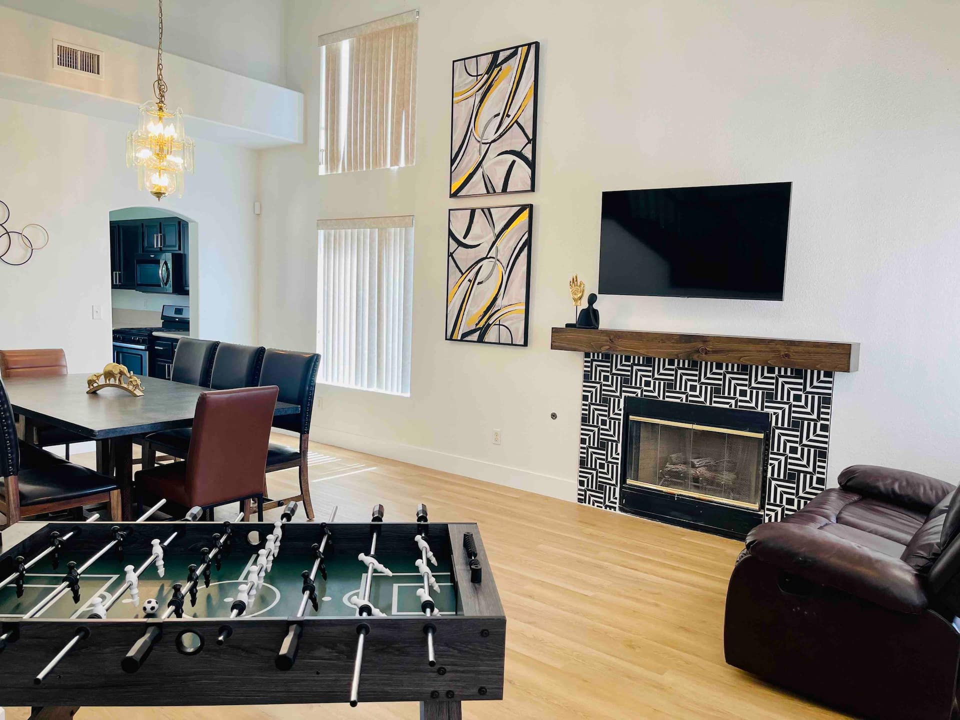 Unwind in Unique Pool Home-8 mile 2strip