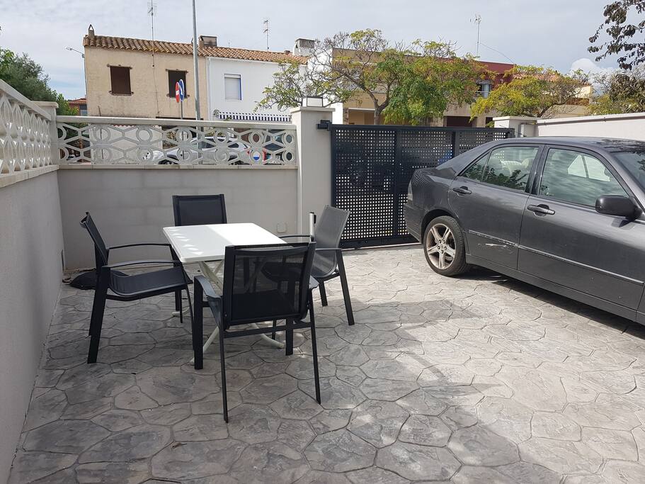 Terraza trasera con 1 plaza de parking