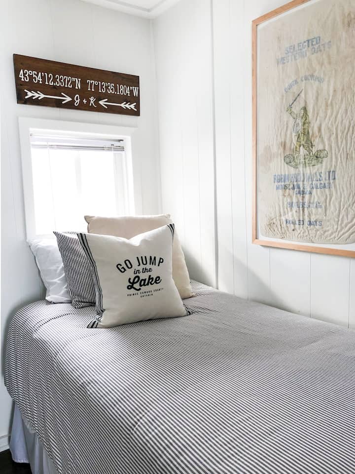 Bedroom 2 with single bed