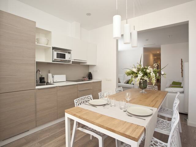 Superior 4 Bedroom Apartment – (B4,1,2,3,5) gallery image 2