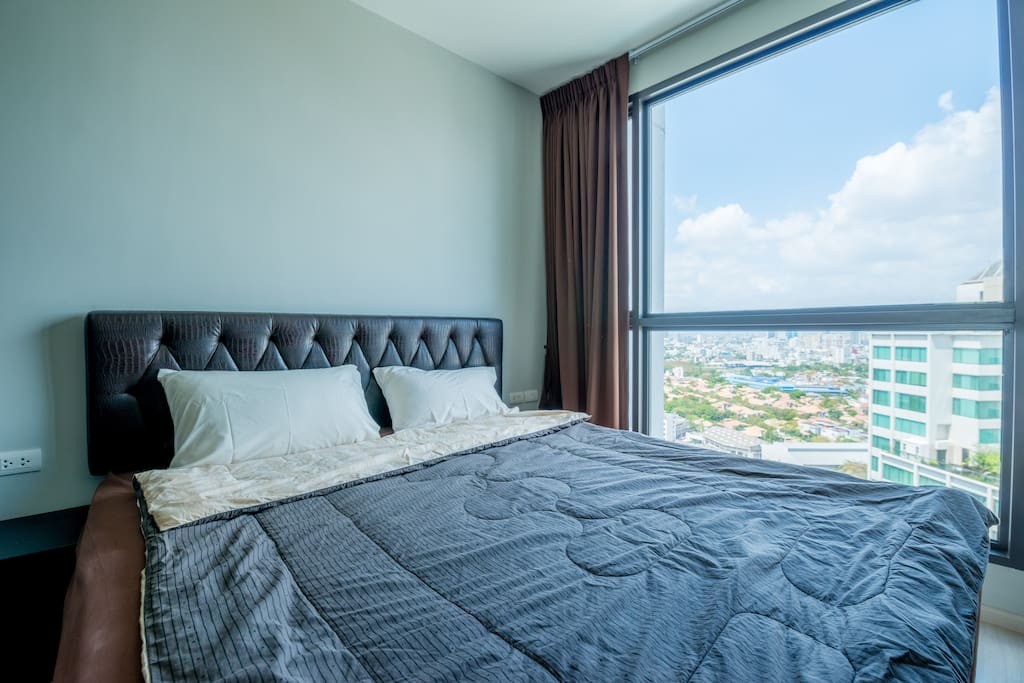 Kingsize bed room