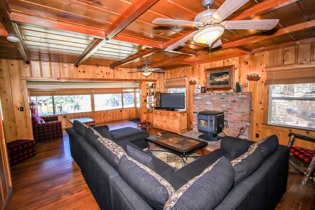 Entertainment Center,Couch,Furniture,Indoors,Room