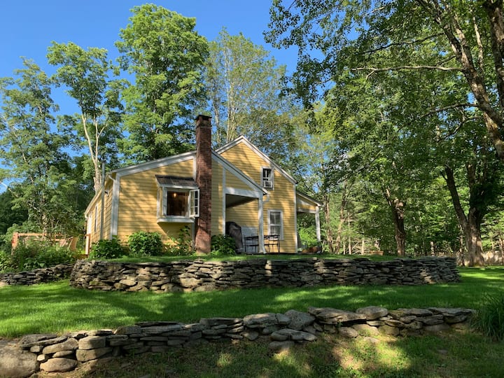Highpoint House historic farmhouse on four acres Cottages for Rent