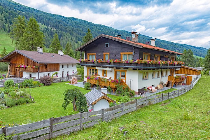 Gastehaus Geir Tribulaunblick Mit Kachelofen Apartments For Rent In Obernberg Am Brenner Tirol Austria