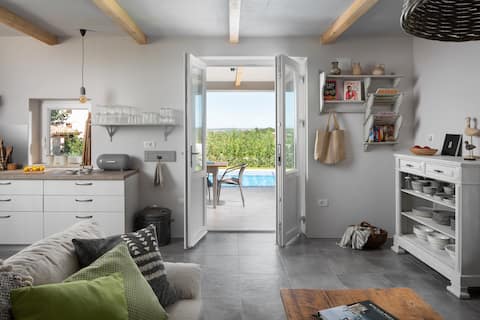 Top Airbnb: Stunning modern villa in Čepljani