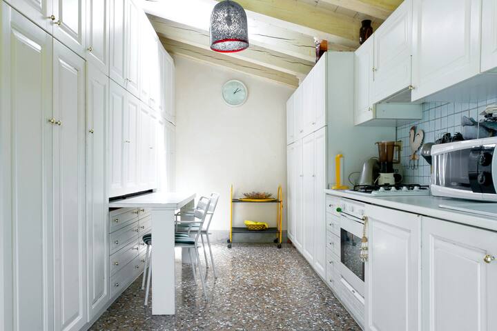 Venetian Atelier gallery image 4