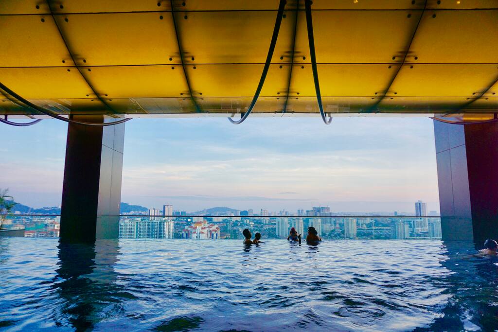 Infinity pool at Level 23
