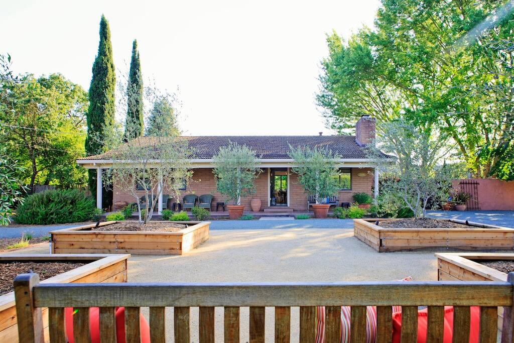 Vineyard Home. Stunning views. Walk to Wineries. Houses for Rent in