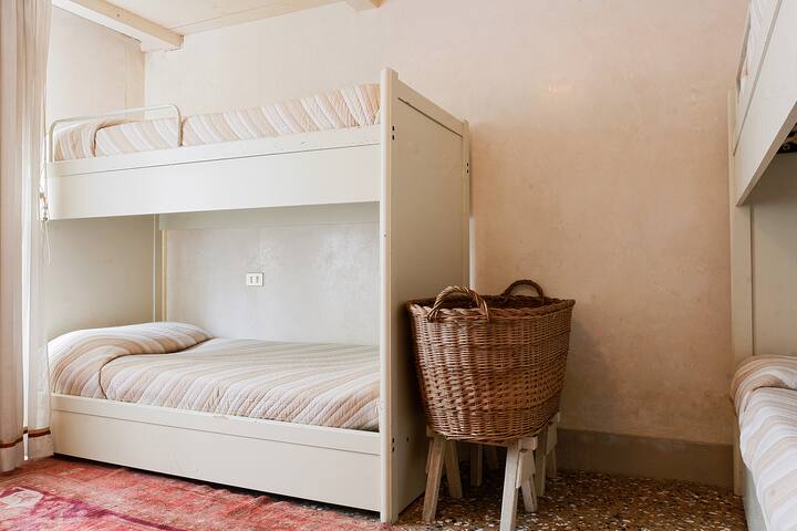 Venetian Atelier gallery image 3