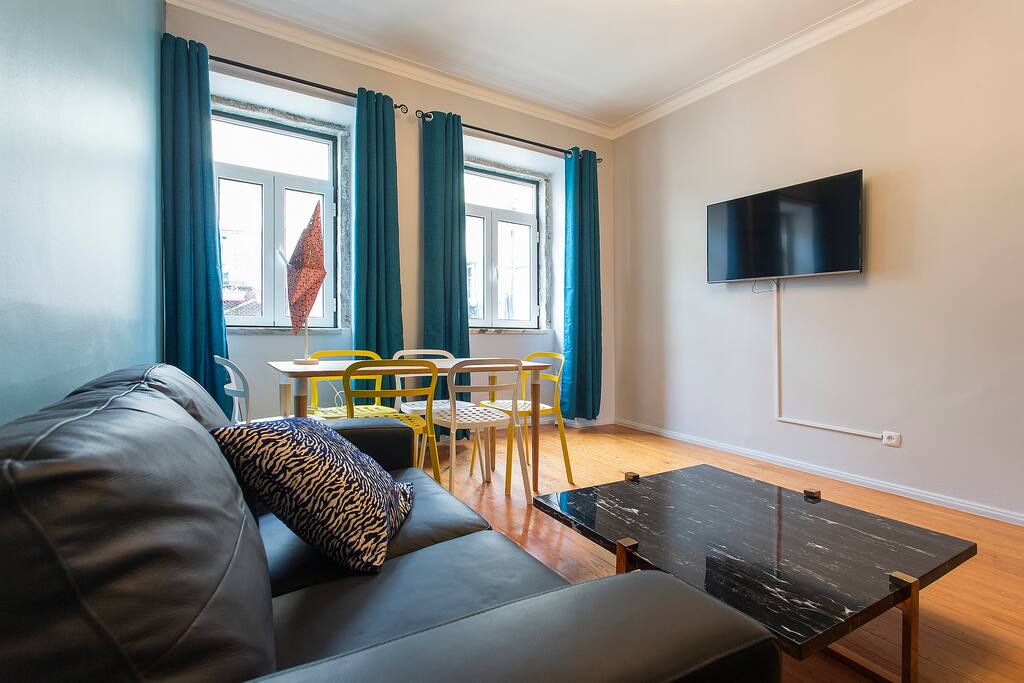 Cable tv and fast wifi, if you feel like relaxing after a day exploring the city...