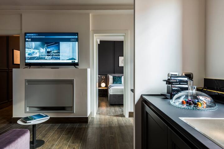 Luxury Penthouse with Terrace – Two Towers View gallery image 2