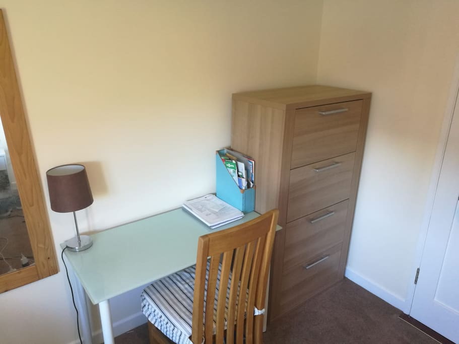 Single Room - desk and drawers