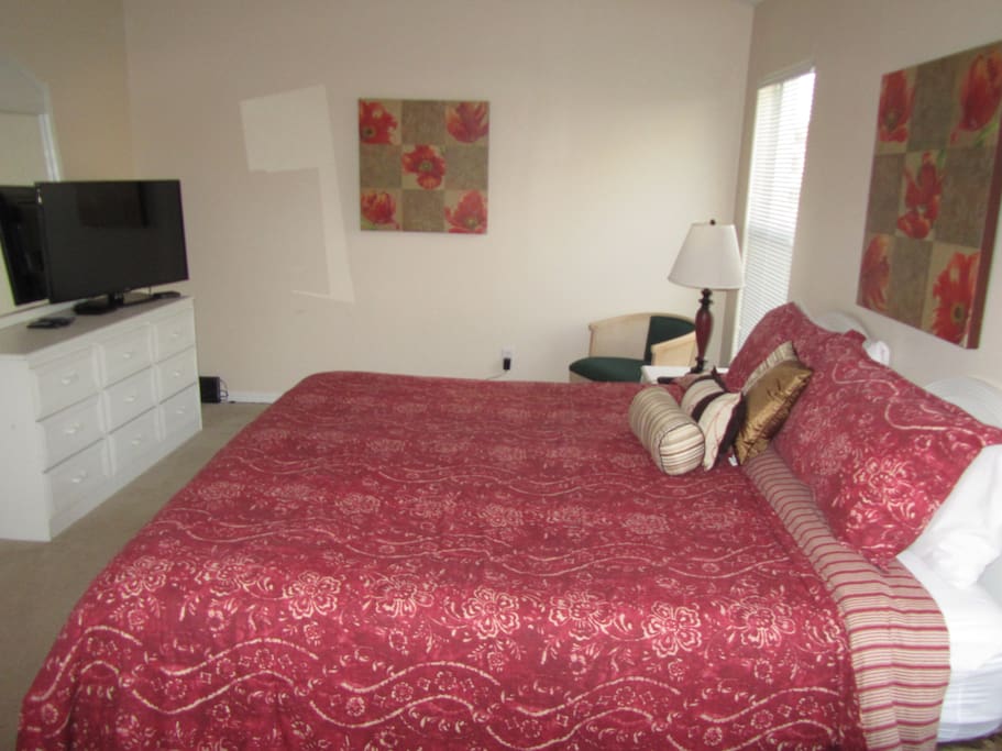 Master bedroom with King size bed and flat screen Tv