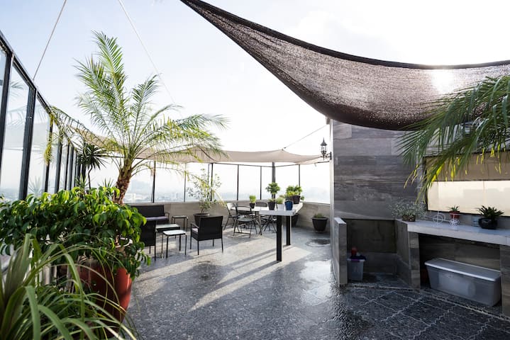 “Artful Comfort in the Heart of Lomas W Balcony”