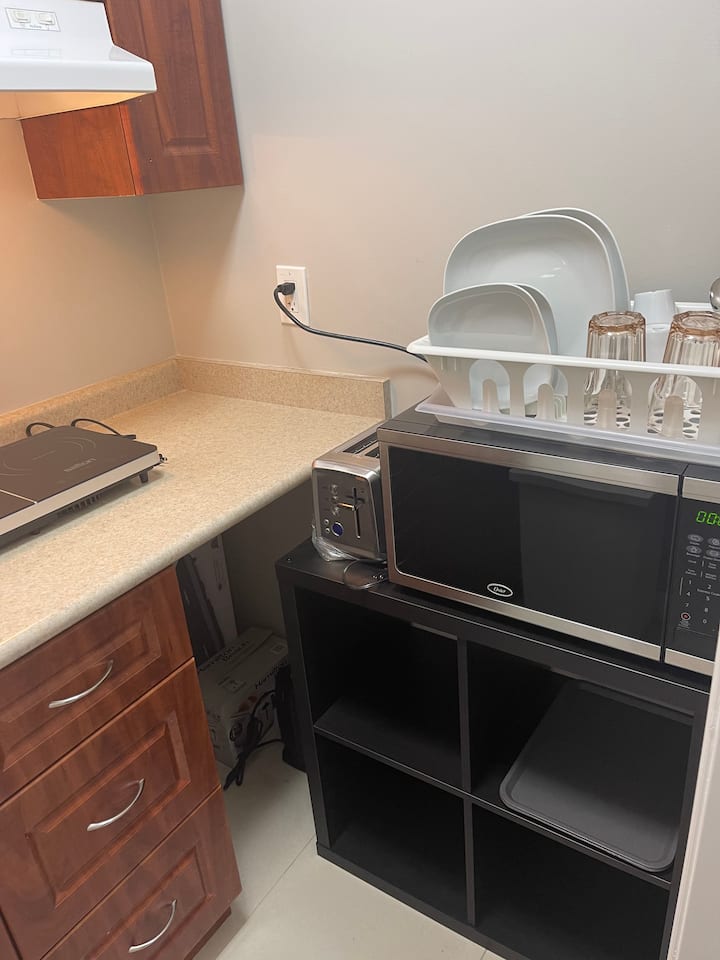 1 Cheerful Spacious Suite Close To Wonderland - Vaughan