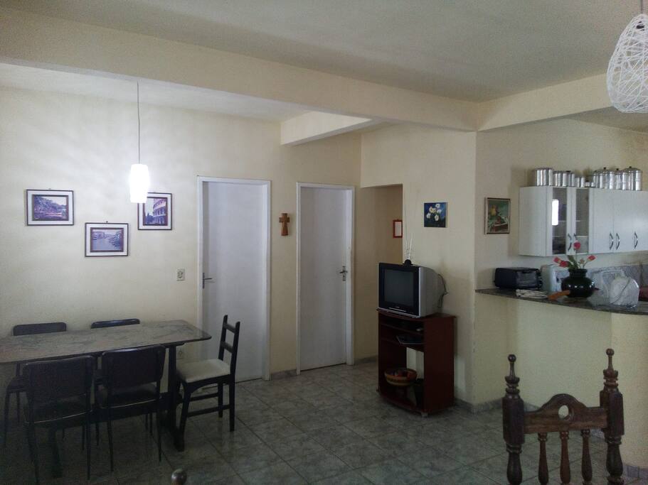 Vista parcial da sala.
