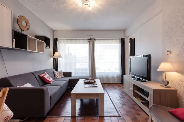 Ski-to-door flat with large terrase