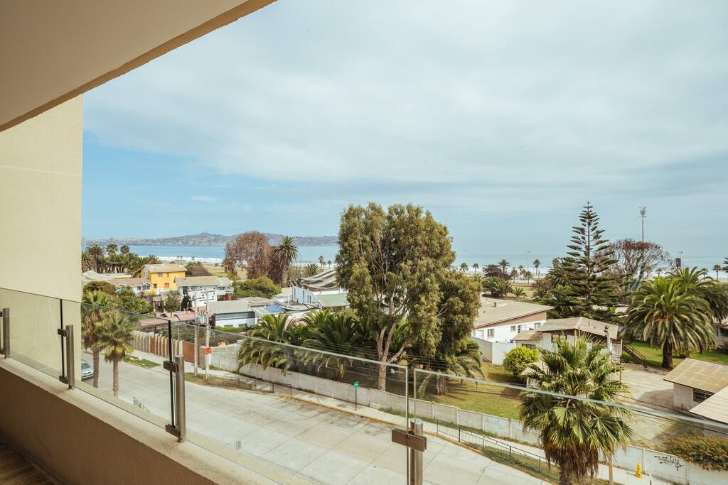 Vista hacia Coquimbo, la Cruz del Milenio.