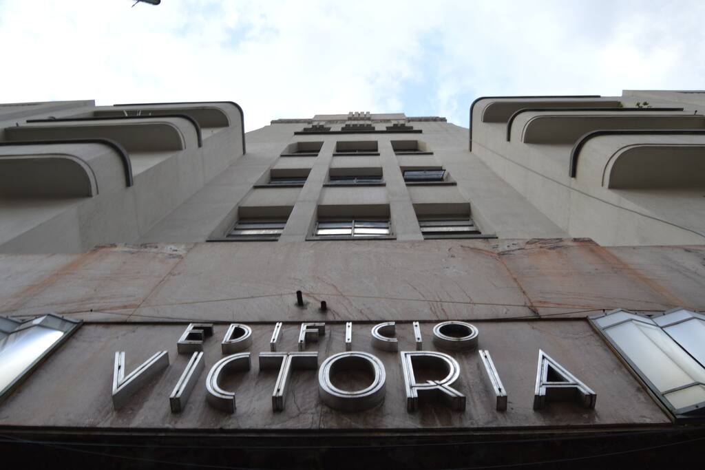 Building Victoria