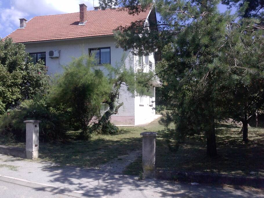 View from the street with a free parking space.