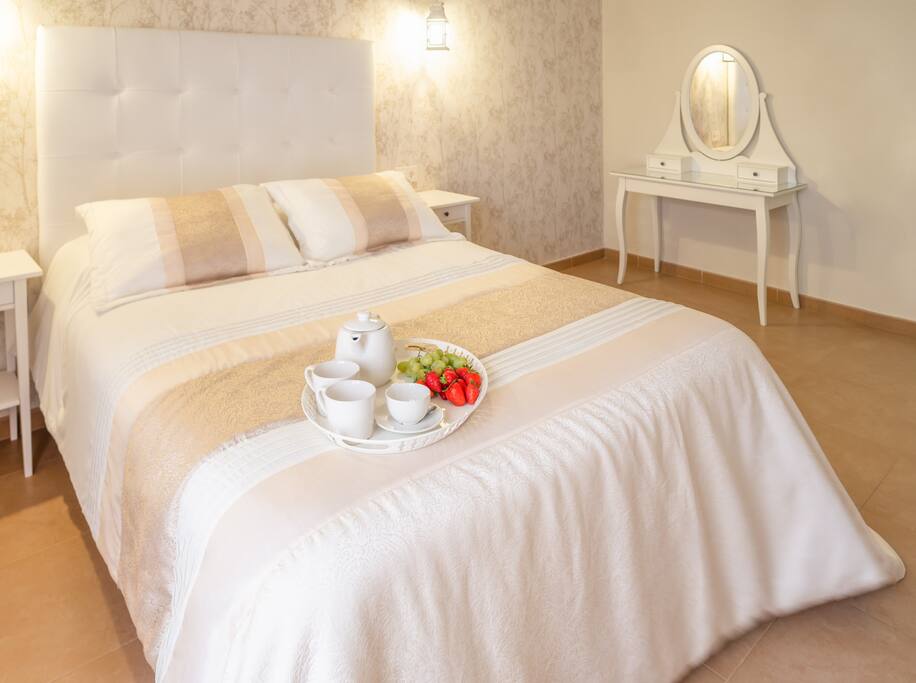RONDA HOME: Habitación privada con baño propio + WIFI