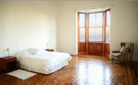 Beautiful house with ocean views in Cerro Alegre