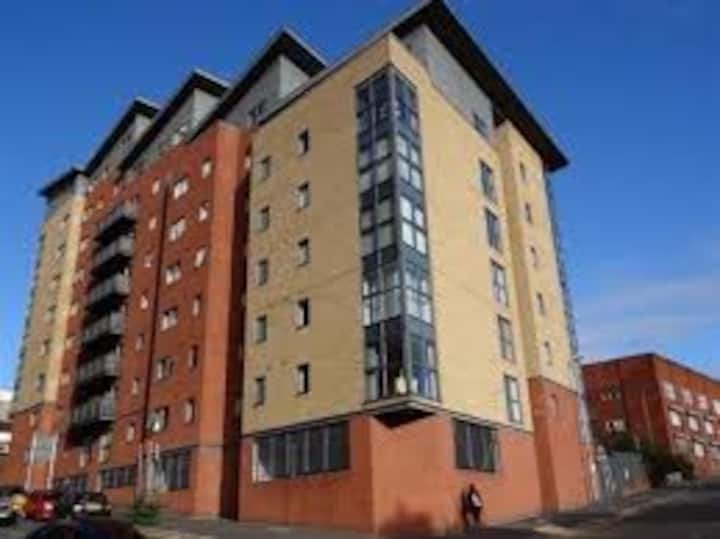 Слика 1 од „Светол стан во студио во центарот на градот! (кратки престои)“