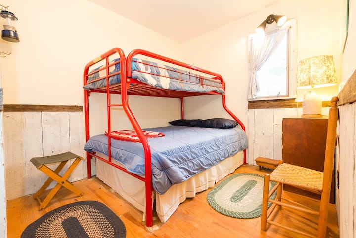Cozy Cabin Minutes From Sugarbush