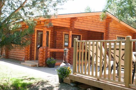 The Getaway Log Cabin Hot Tub Sleeps 6 PetFriendly