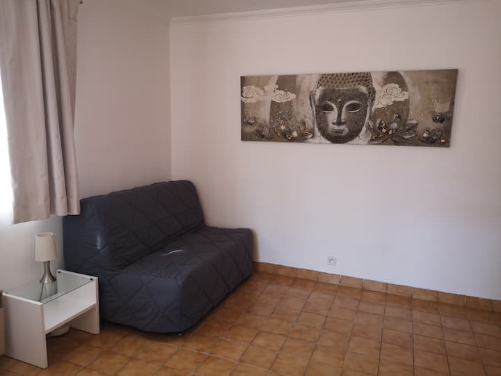 Izba susediaca s hlavnou izbou s pohovkou BZ konvertibilnou na posteľ pre 2 osoby (2. spálňa)