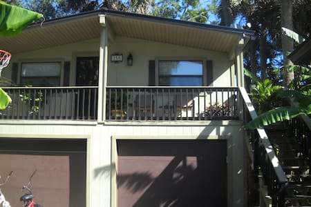 Walk or Bike to Downtown & Beaches!